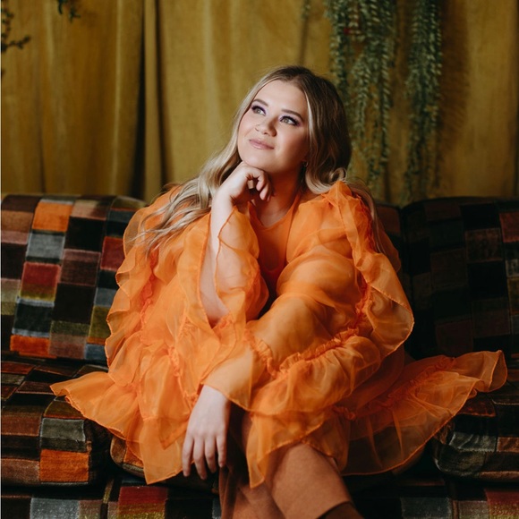 Meet your Posher, Sarah - Picture 1 of 4